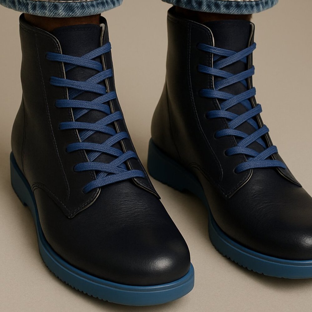 BOOTS SIZE 9